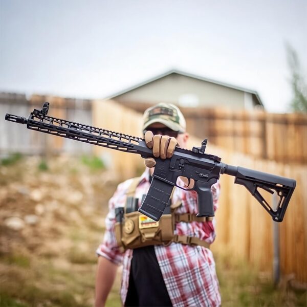 Karabinek MILICON Spartan 14,5" to wysokiej jakości broń samopowtarzalna oparta na platformie AR-15, produkowana przez firmę MILICON we współpracy z DRG Manufacturing. Zaprojektowany z myślą o strzelectwie sportowym, taktycznym oraz rekreacyjnym, oferuje doskonałą precyzję, niezawodność oraz ergonomię.